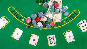 Antarmuka baccarat sis toto menampilkan kartu dealer dan pemain